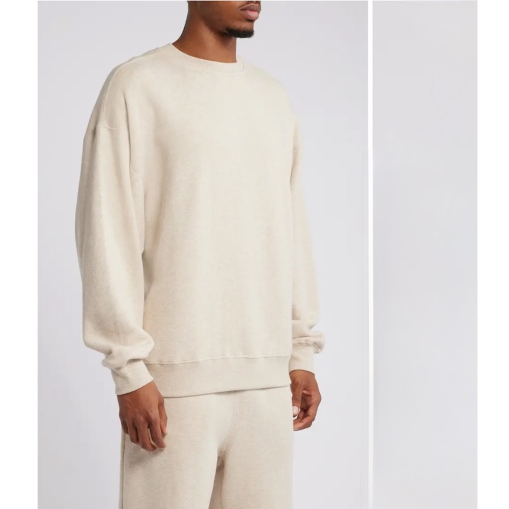 ELWOOD Core Oversize Crewneck
Sweatshirt in oatmeal sz XS new without tag unisex